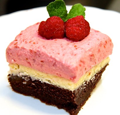 Ostakökubrownie með hindberjakremi