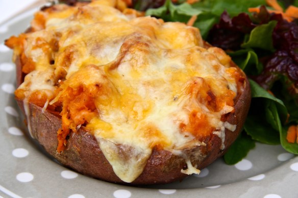 Kjúklinga- og ostafylltar sætar kartöflur með karrí og kókos