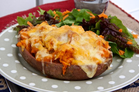 Kjúklinga- og ostafylltar sætar kartöflur með karrí og kókos